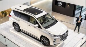 toyota innova hycross